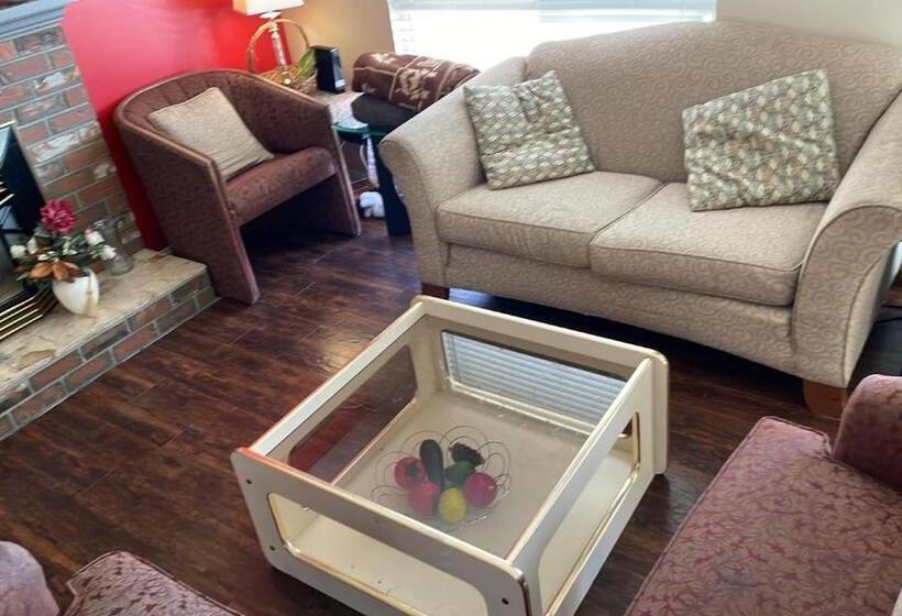 צימר Comfort Inn Hostel In Fraser Valley 2