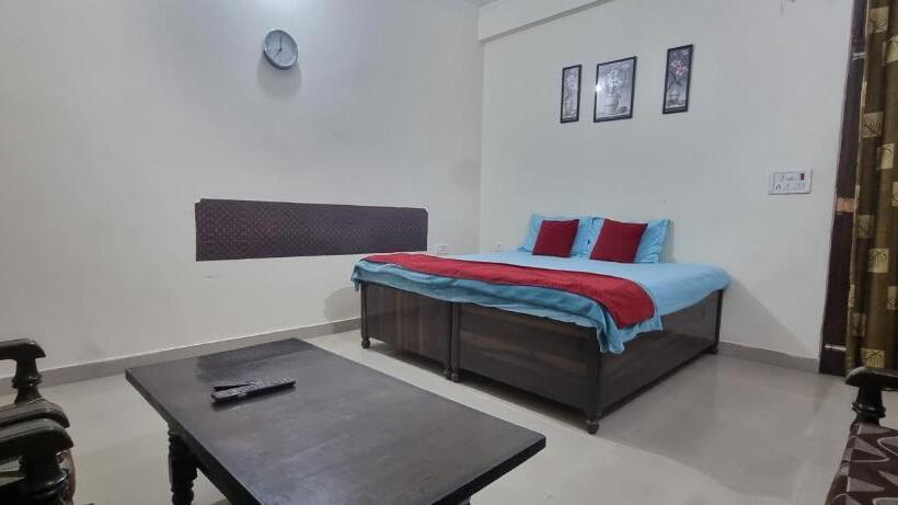 בית מלון כפרי Mahadev Apartments By Around Stays
