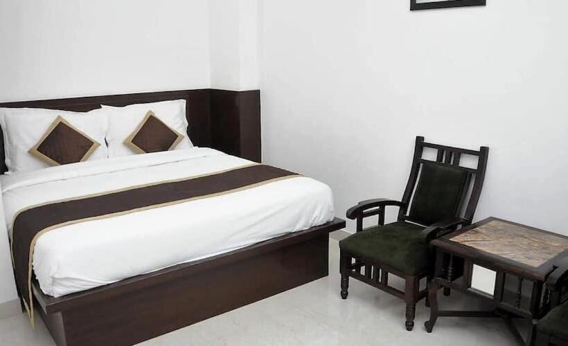 Golden Sandstone Hotel Safaris