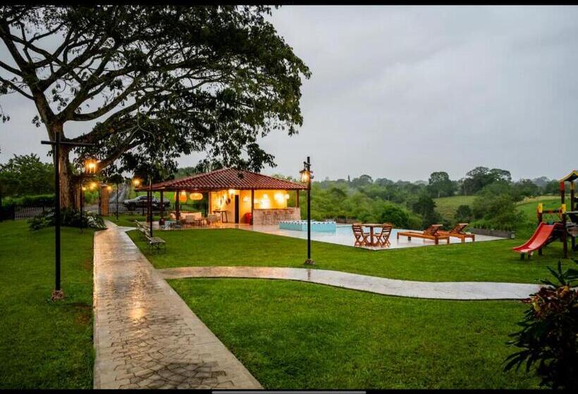 هتل Finca Tesorito