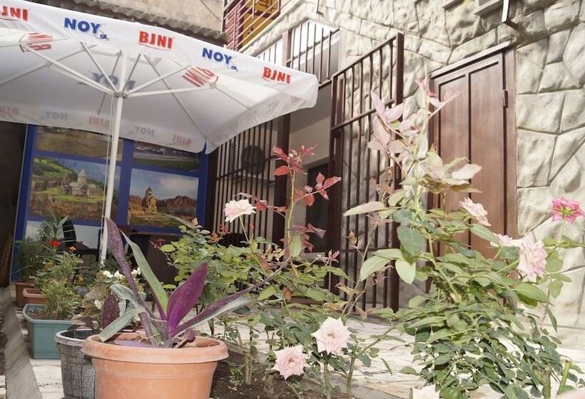 Hostel Komitas Avenue Guest House