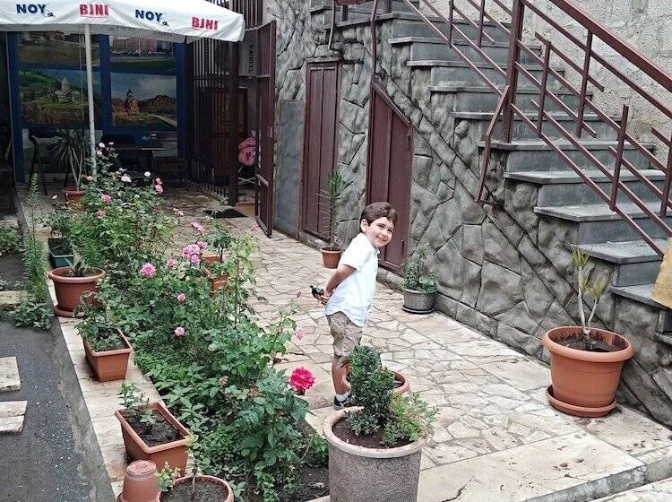 Hostel Komitas Avenue Guest House