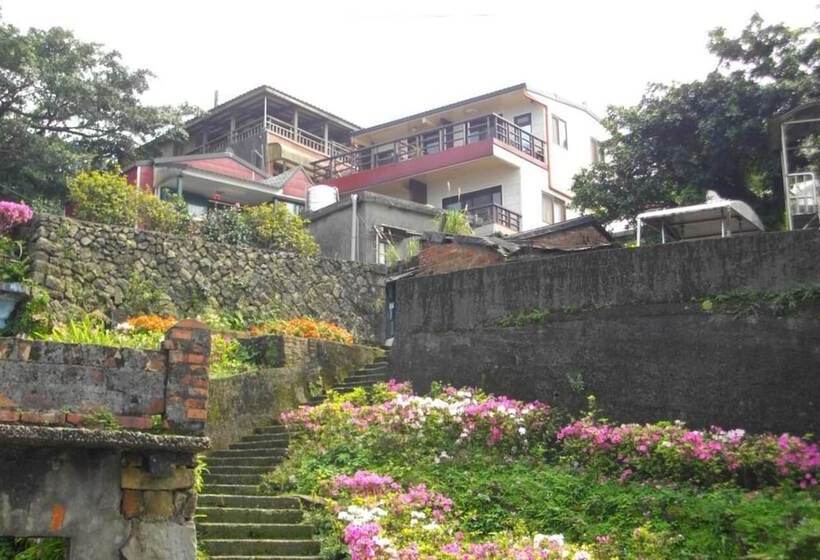 تختخواب و صبحانه Kyufun Komachi