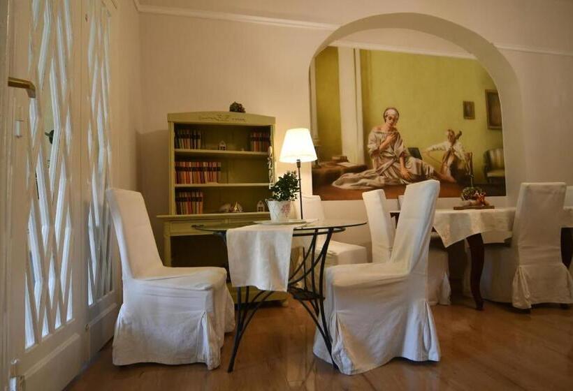 住宿加早餐  Tulipán Villa Panzió