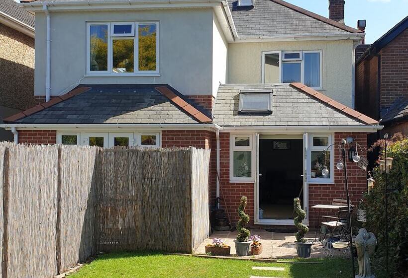 민박 Wimborne Lodge
