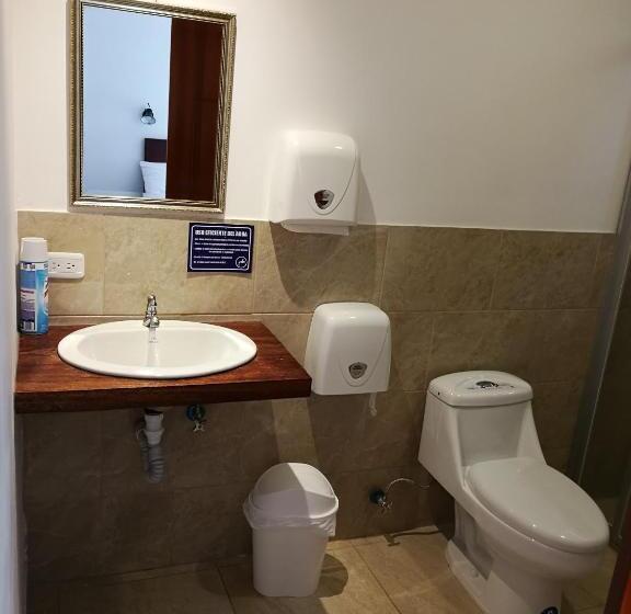 تختخواب و صبحانه Chapelet Hostal