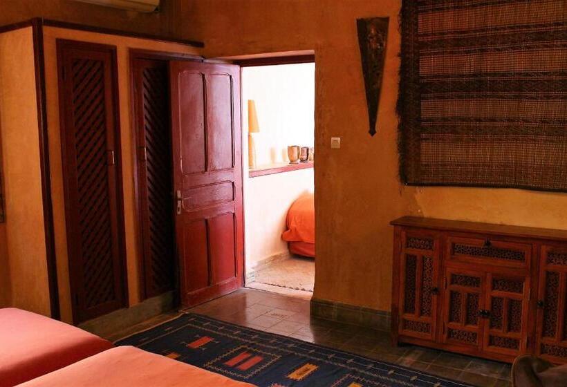 هتل De Charme Les 3 Chameaux 4 étoiles