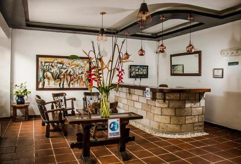 هتل Los Portales Inn