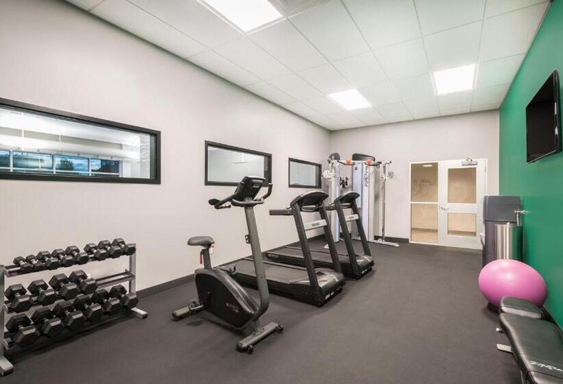 هتل Wingate By Wyndham Dieppe Moncton