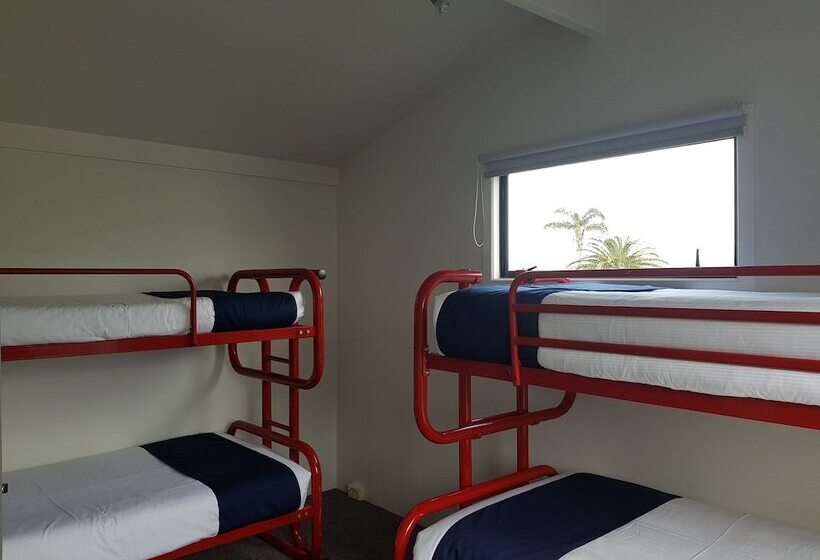Tidewater Motel And Tourist Park   Hostel