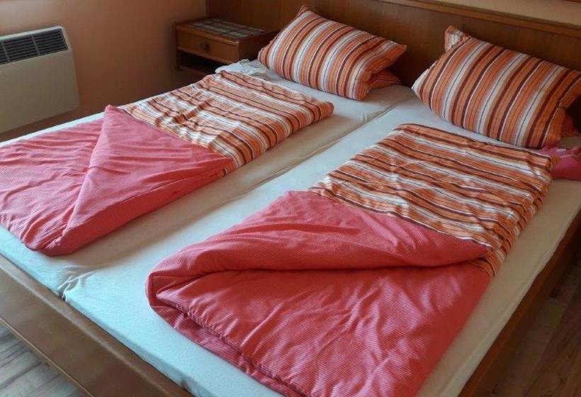 تختخواب و صبحانه Arkadenhaus Steiner