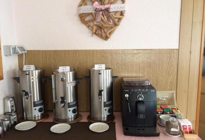 تختخواب و صبحانه Garnì Serena