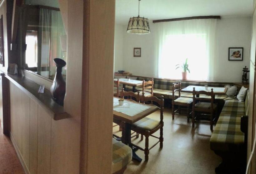 تختخواب و صبحانه Garnì Serena