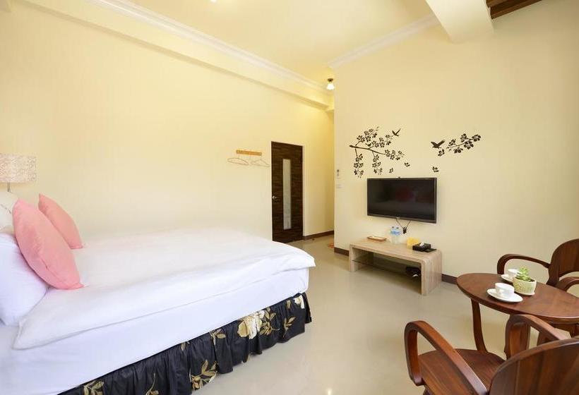 تختخواب و صبحانه Love Fun House