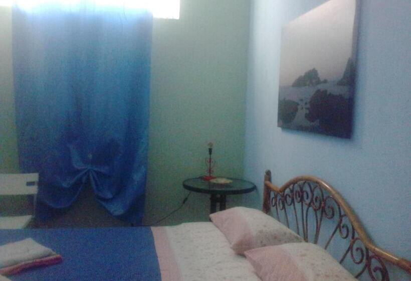 تختخواب و صبحانه Room In Bb   Bb Sciddicu Rooms, Lg