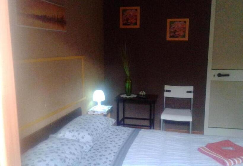 تختخواب و صبحانه Room In Bb   Bb Sciddicu Rooms, Lg