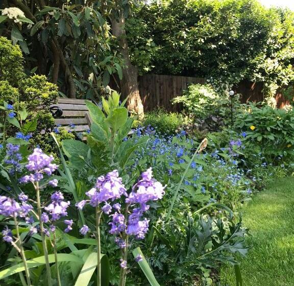 تختخواب و صبحانه Tresillian House