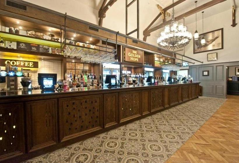 בית מלון כפרי The Golden Hope Wetherspoon