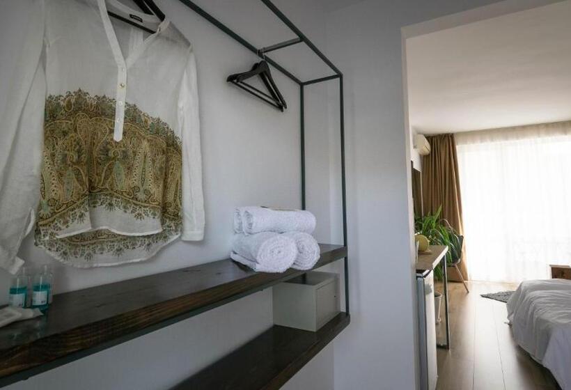 هتل The Mint Villa   Saint Vlas