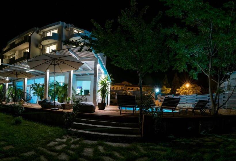 هتل The Mint Villa   Saint Vlas