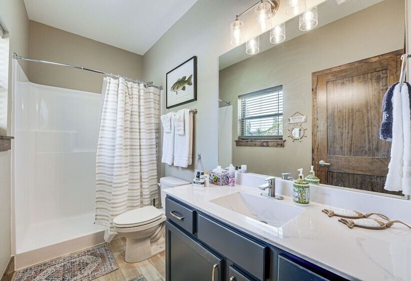 Branson Log Cabin Near Silver Dollar City & Lake!