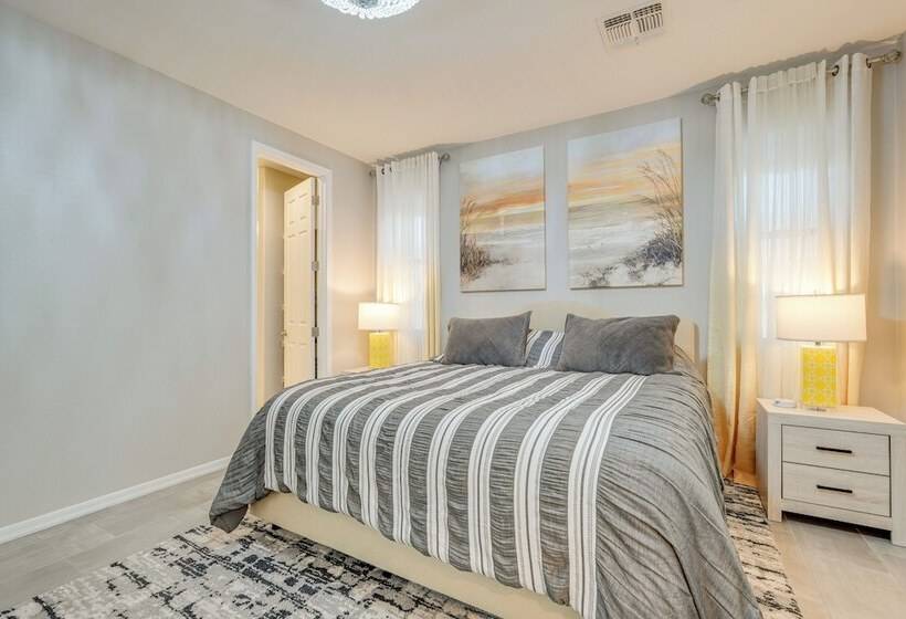 Central Casa Grande Home In Quiet Neighborhood