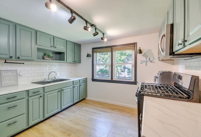 3 Mi To Dtwn Syracuse: Home W/ Fenced Yard!