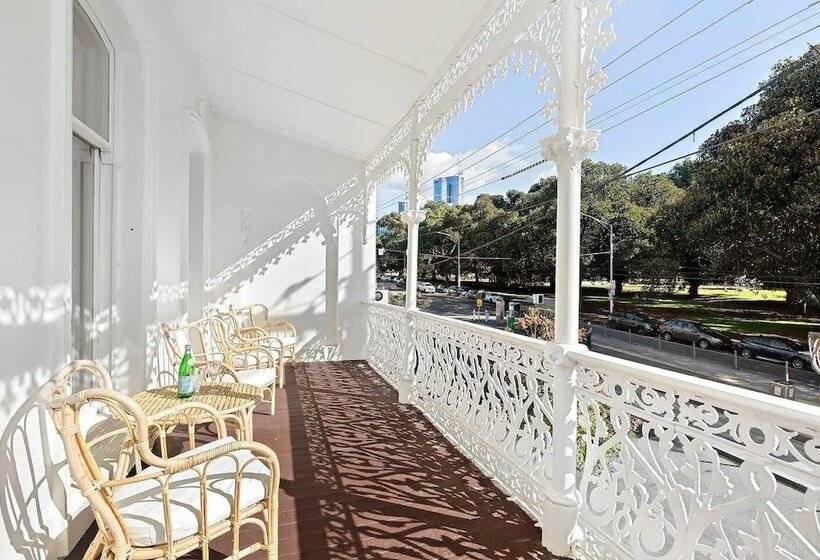 فندق فئة نجمة واحدة Fitzroy Private Rooms   132 Nicholson Homestay