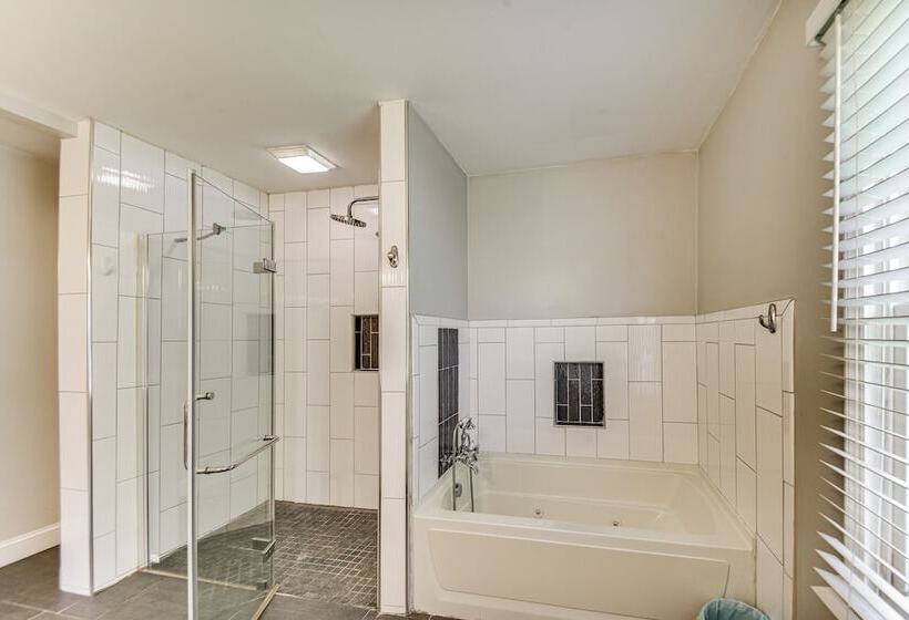 Luxe Lakefront Portsmouth Home: Fish, Swim & Play!