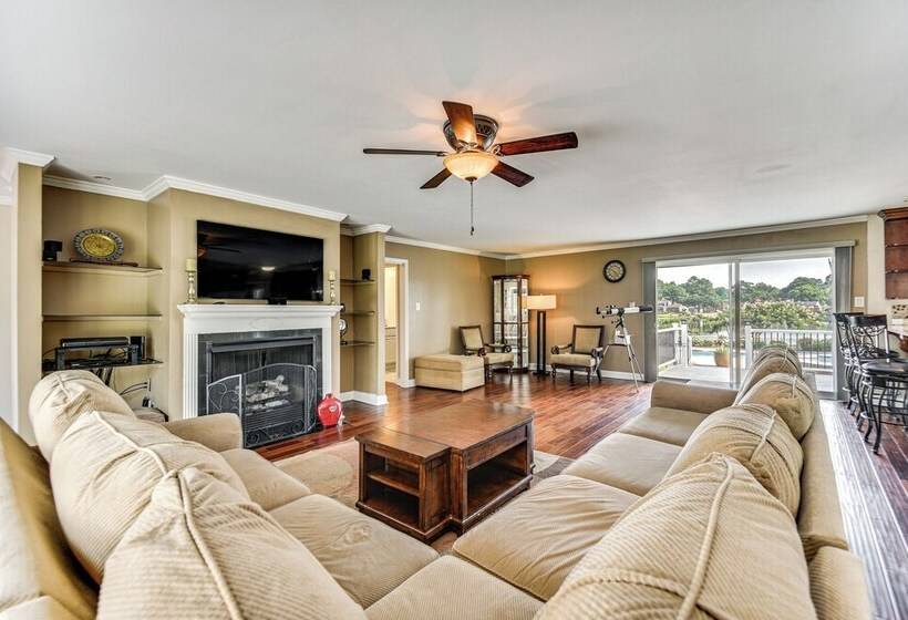 Luxe Lakefront Portsmouth Home: Fish, Swim & Play!