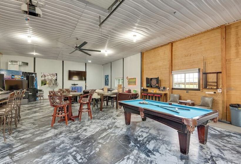 5 Acre Graceland Family Home In West Des Moines