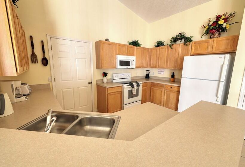 Arler House   Amazing 4 Bed 3 Bath   Private Pool