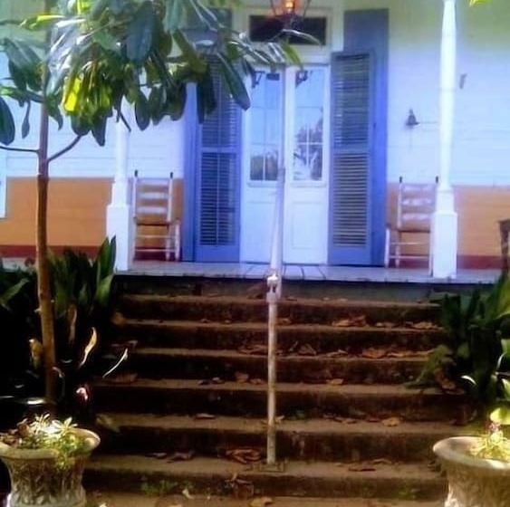 مبيت وإفطار Lafleur Guest House