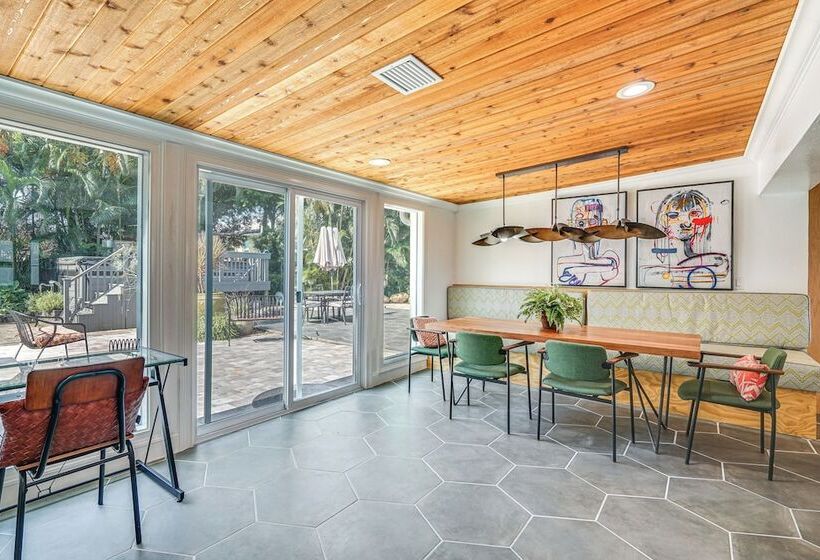 Walk To Beach: Cape Coral Home W/ Grill & Patio