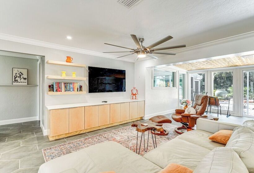 Walk To Beach: Cape Coral Home W/ Grill & Patio