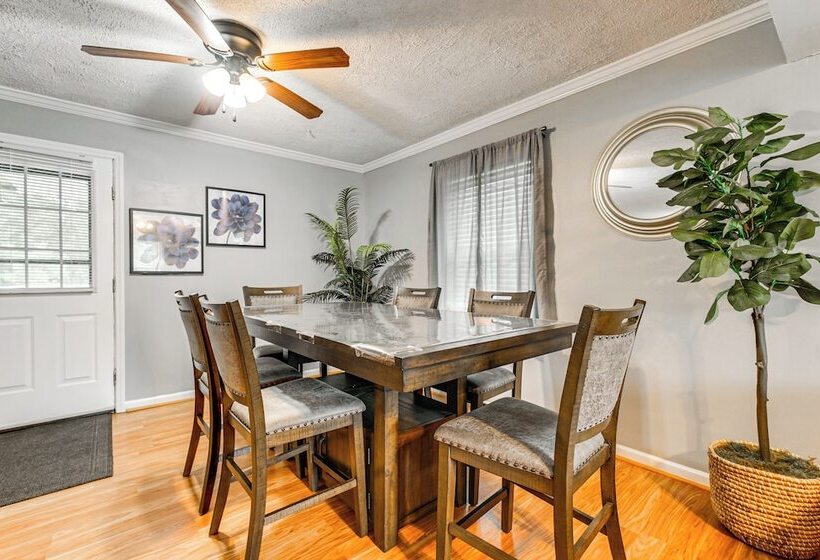 Charming Wilmington Home W/ Large Yard & Grill!