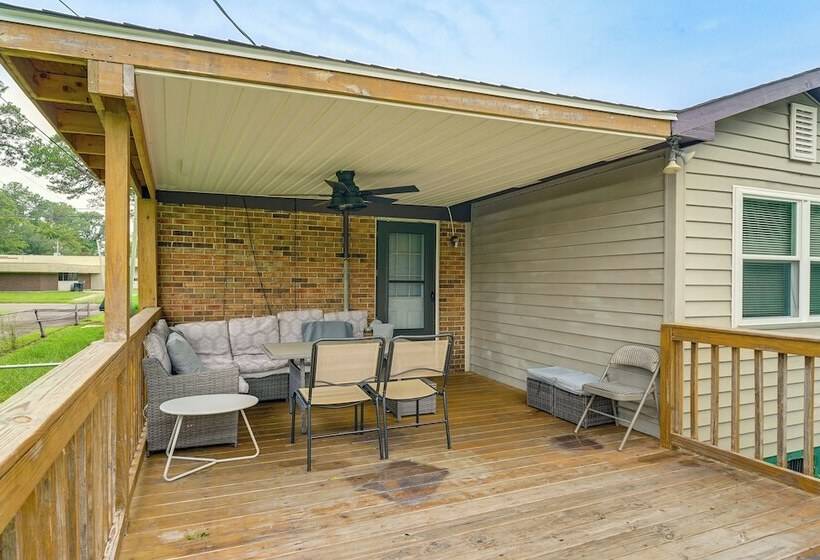 Charming Wilmington Home W/ Large Yard & Grill!