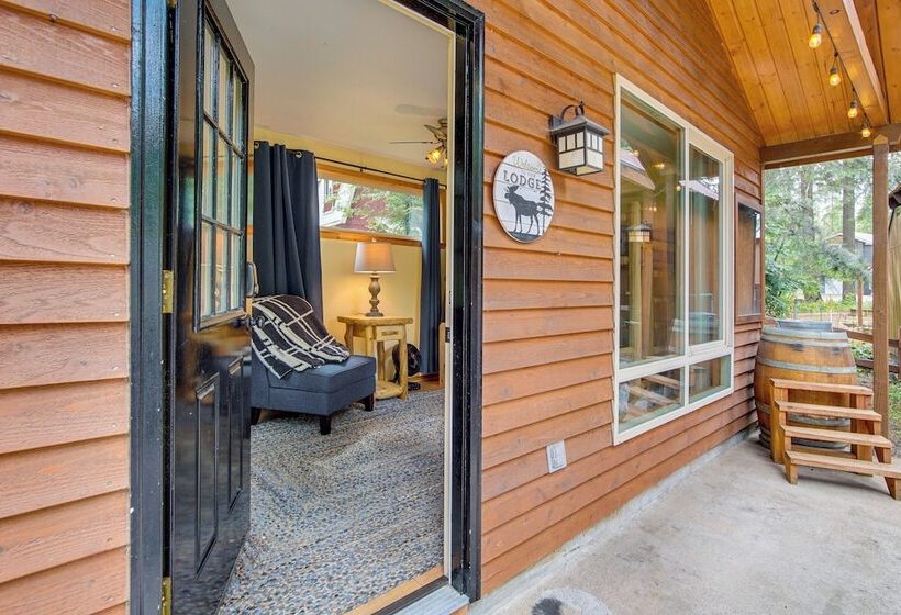 Cle Elum Cabin W/ Hot Tub, 4 Grills & Game Room!