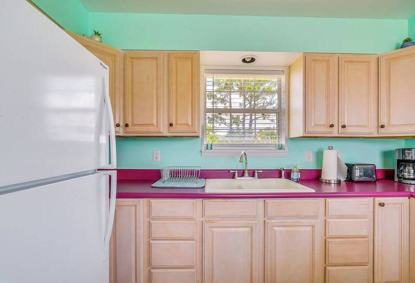 Gulf Of Mexico Beach Cottage: Walk To Boat Ramp!