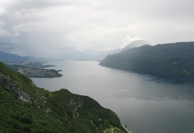 호텔 Renovated Castle Apartment With Swimming Pool