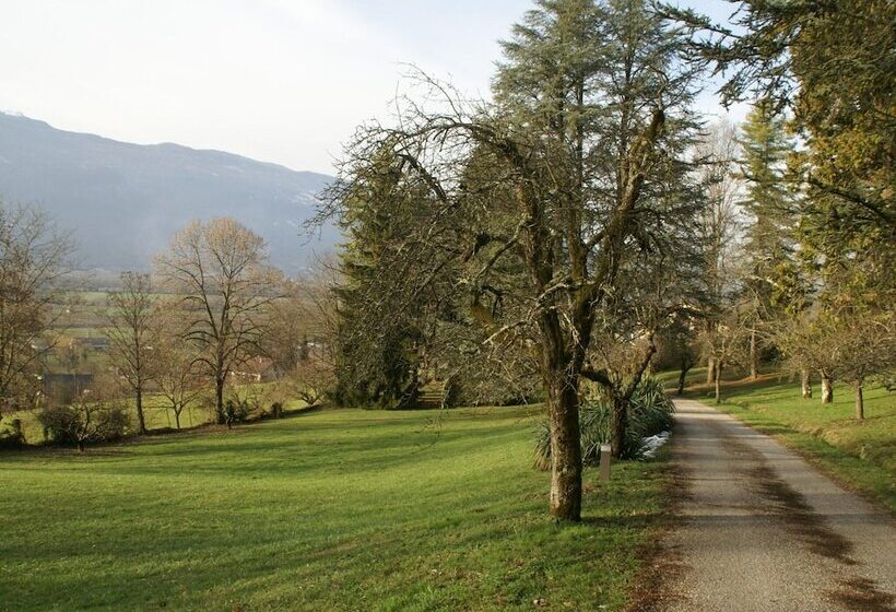 호텔 Renovated Castle Apartment With Swimming Pool