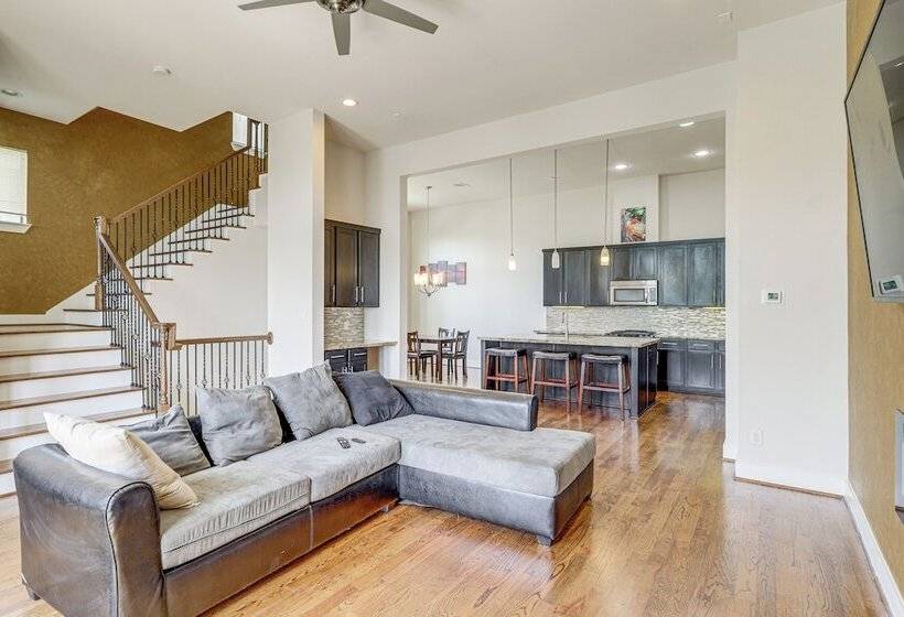 Houston Home W/ Rooftop Patio   3 Mi To Downtown!