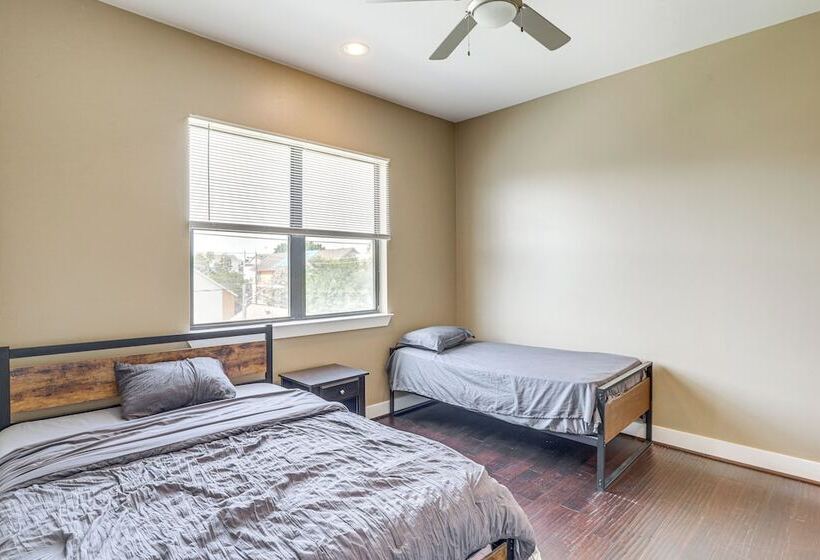 Houston Home W/ Rooftop Patio   3 Mi To Downtown!