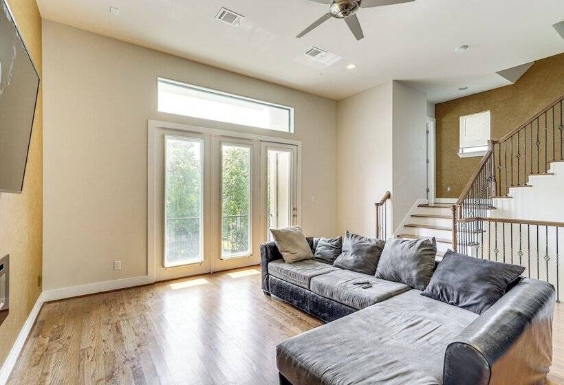 Houston Home W/ Rooftop Patio   3 Mi To Downtown!