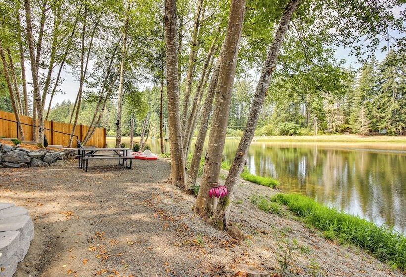 Lakefront Gig Harbor Home W/ Deck & Views