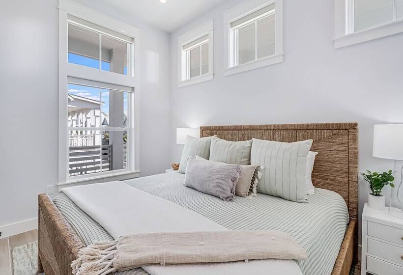 Lakeside Luxury 230 Lak