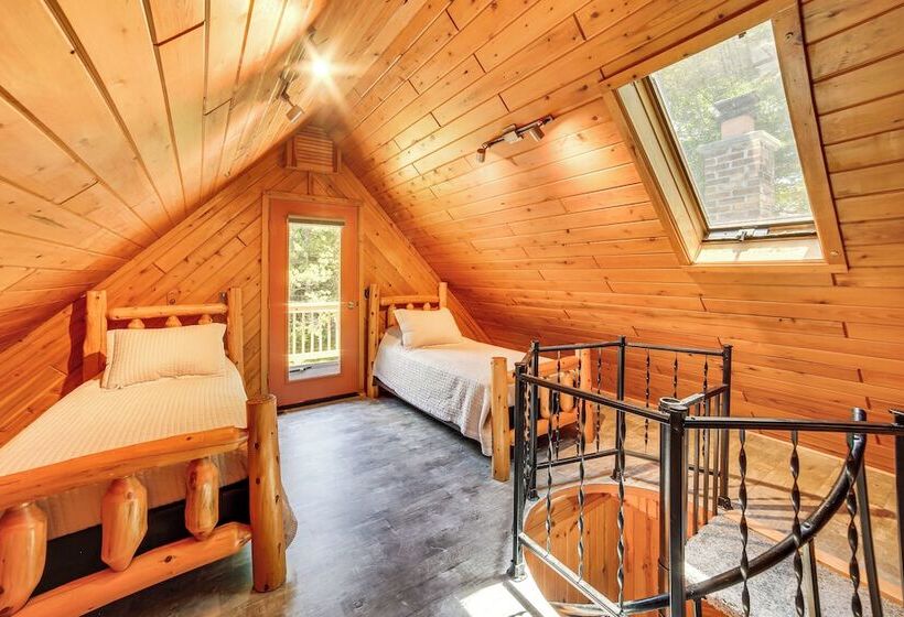 Pembine Cabin W/ Expansive Yard, Fire Pit & Grill!