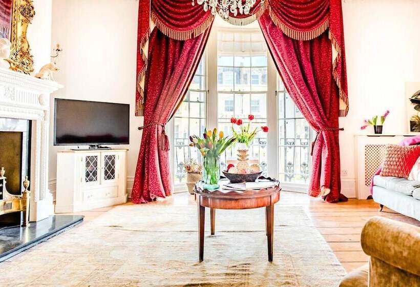 住所  Beautiful 5 Bedroom Regency House / Pets Welcome