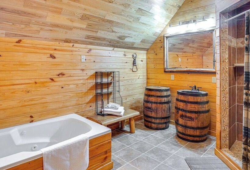Rustic Retreat In Hickman On 160 Acres W/ Views!