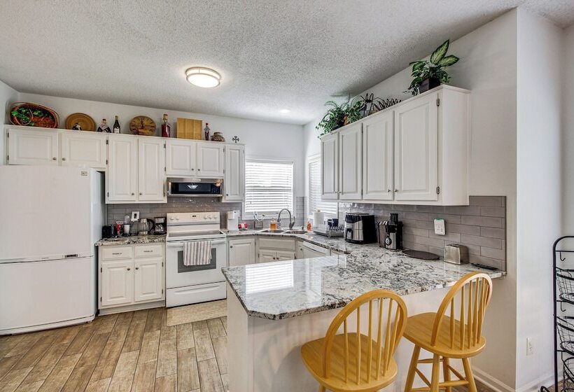Spacious Olathe Home W/ Fireplace: Near Parks!